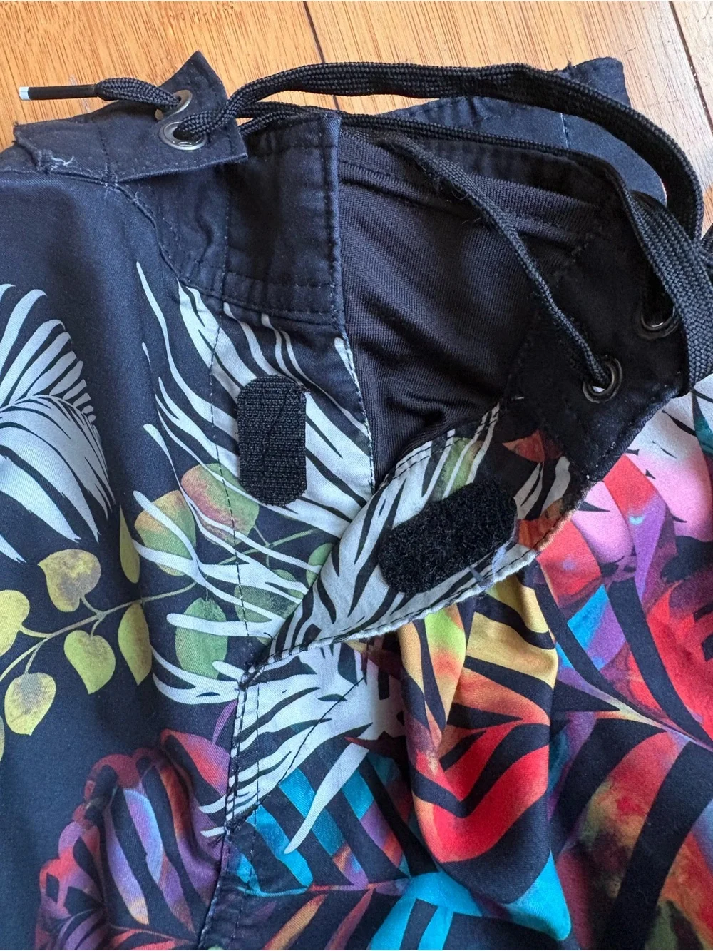 Black Tropical O’Neill Board Shorts - Men’s 33